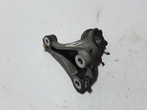  Engine holder 