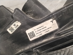 Tesla Model 3 3 (2016–2024) Front-Nebelscheinwerfer 162479800A - 2