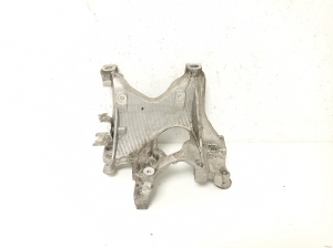   Autre pièce du berceau avant  - 8W0399296E 