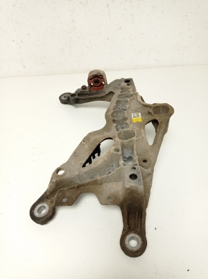 AUDI A4 B9 (2015–2026) Käigukasti kinnitus 8W0399262AD - 5
