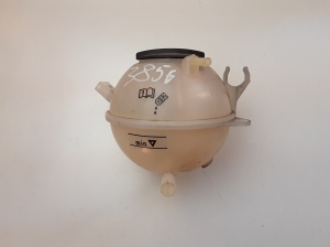 Réservoir de liquide de refroidissement - 1K0121407A