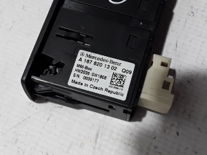 Mercedes Benz GLC-Class 253 (2015–2019) USB-Anschluss A1678201302 - 2