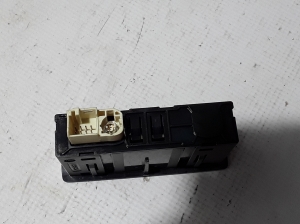 Mercedes Benz GLC-Class 253 (2015–2019) USB-Anschluss A1678201302 - 3