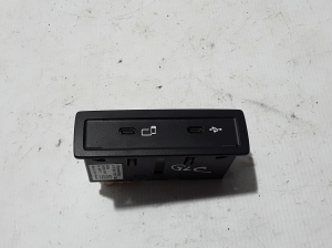 USB-Anschluss - A1678201302