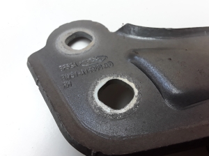  Engine cover hinge 