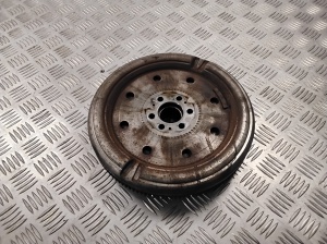  Clutch flywheel 