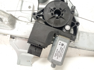 Citroen C3 (2016–2026) Priekšējo durvju logu pacēlājs un tā daļas 9830478880 - 2