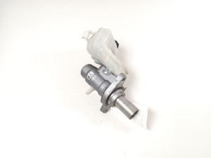  Master cylinder 