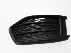   Front bumper lower grille 