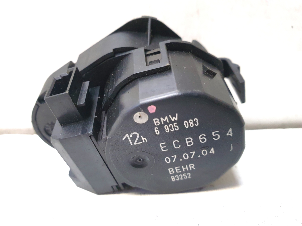 BMW 7 SERIJA E68 (2001–2008) Stellmotor Heizungsklappe 6935083 BMW 7 SERIJA E68 (2001–2008) Stellmotor Heizungsklappe 6935083
