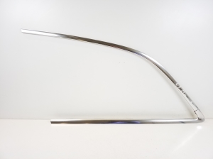 Rear quarter window outer molding