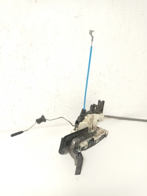 Mercedes Benz A-Class 176 (2012–2018) Front door lock A1667200635 - 3