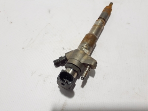  Fuel injector 