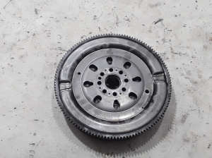  Clutch flywheel 