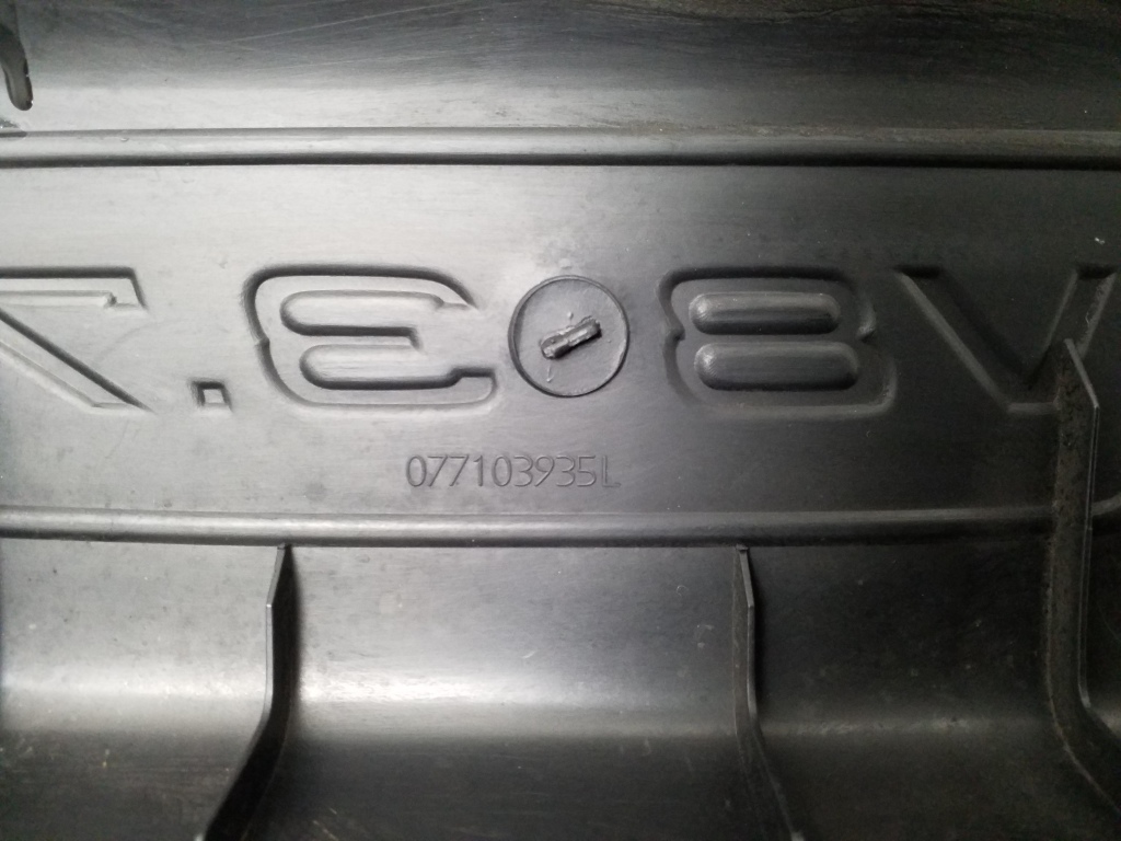 AUDI A8 D2/4D (1994-2002) Variklio dekoratyvinė plastmasė (apsauga) 077103935L 21237224