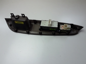 Kia Rio (2011–2017) Front door glass switch 935701W000 - 2