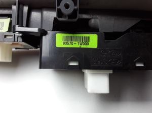 Kia Rio (2011–2017) Front door glass switch 935701W000 - 3