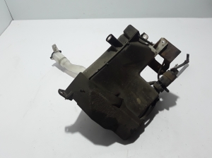  Windscreen washer tank front 