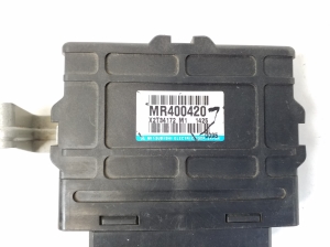 Mitsubishi Pajero III (1999–2006) ABS-ploki relee MR400420 - 2