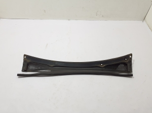 Grille d’auvent (garniture du mécanisme d’essuie-glace) - 668117610R