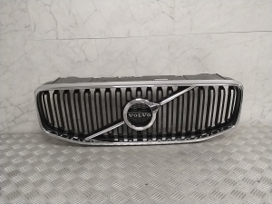  Front grille 