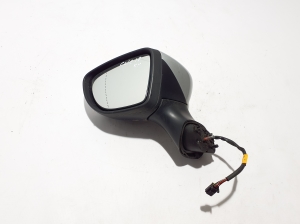   Side mirror and its details 