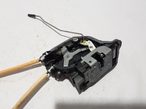 BMW 5 SERIES G30 (2016–2026) Rear side door lock 7477690 - 2