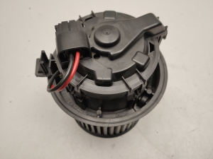   Cabin shoulder motor 