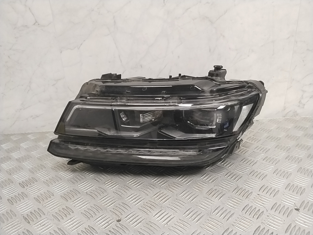 Volkswagen Tiguan (2017–2026) Scheinwerfer vorne 5NB941081A Volkswagen Tiguan (2017–2026) Scheinwerfer vorne 5NB941081A