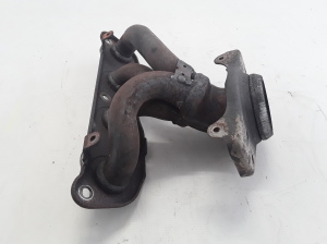  Exhaust manifold 