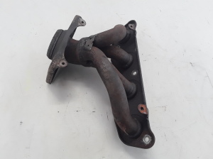  Exhaust manifold 