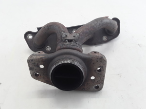  Exhaust manifold 