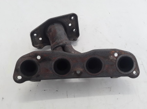  Exhaust manifold 