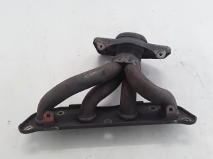  Exhaust manifold 