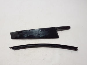   Tagumise külgukse klaasi välimine liist  - 7390139 