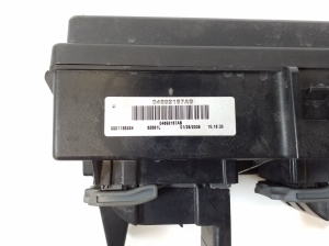 Jeep Grand Cherokee WK (2004–2010) Drošinātāju bloki 04692167AB - 4