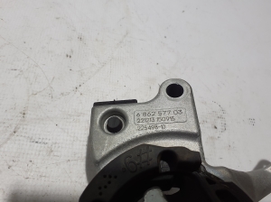 BMW 5 SERIES G30 (2016–2026) Käigukasti kinnitus 6862577 - 3