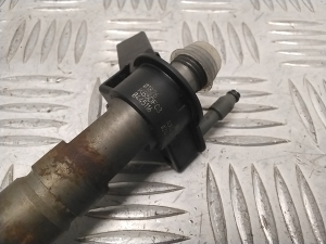  Fuel injector 