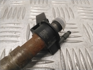  Fuel injector 