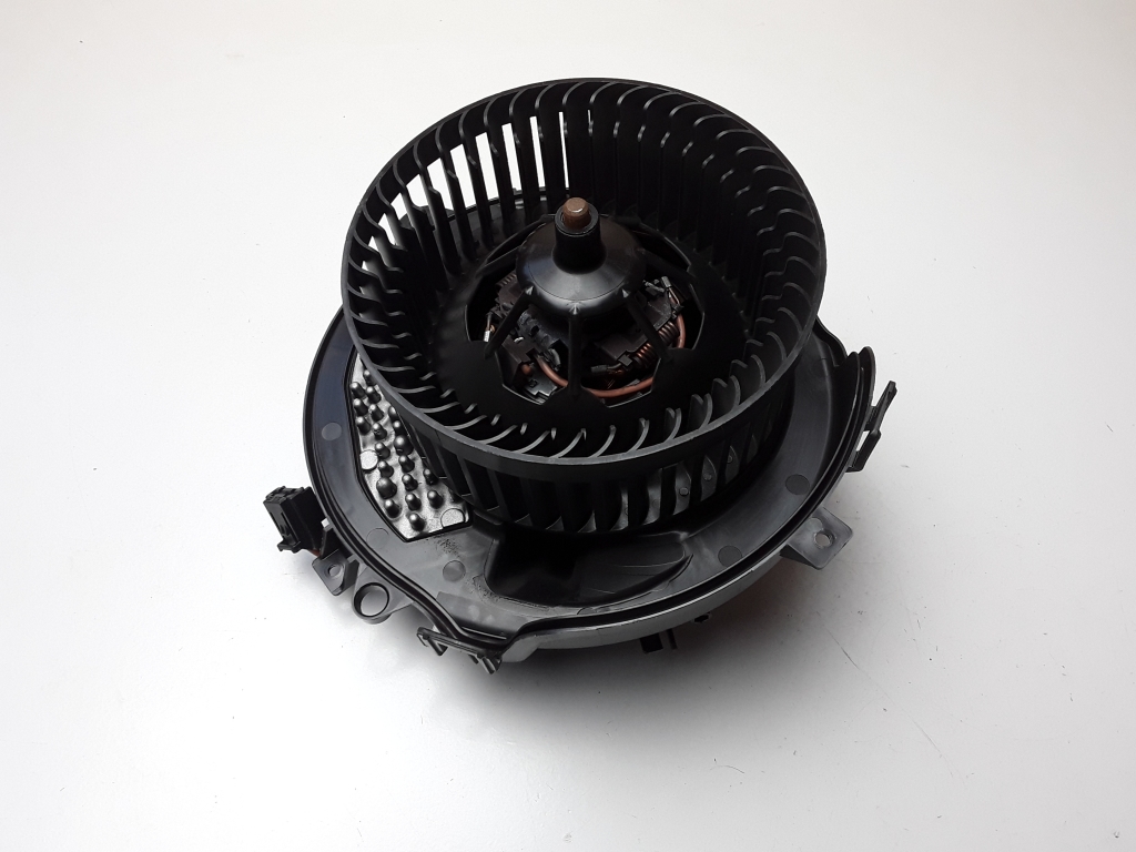 VOLKSWAGEN Golf 7 generation (2012-2024) Heater Blower Fan 5Q2819021B 27295801