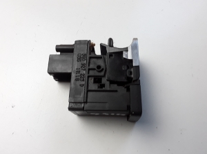 Volkswagen Golf VII (2012–2026) Parking brake switch 5G0927225D - 2