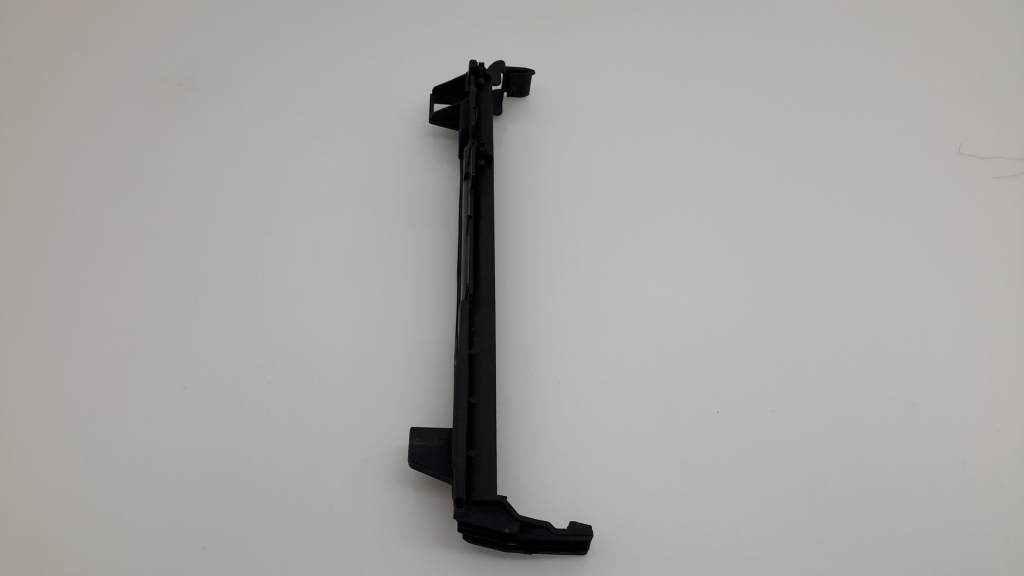 Mercedes Benz C-Class 204 (2007–2014) Halter Klimakondensator Mercedes Benz C-Class 204 (2007–2014) Halter Klimakondensator