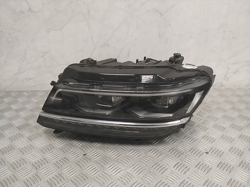Volkswagen Tiguan (2017–2026) Scheinwerfer vorne 5NB941081A Volkswagen Tiguan (2017–2026) Scheinwerfer vorne 5NB941081A