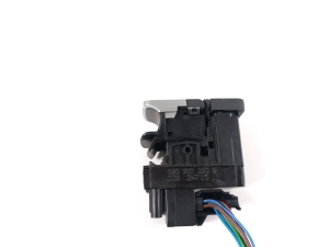 Volkswagen Golf VII (2012–2026) Parking brake switch 5G0927225D - 4