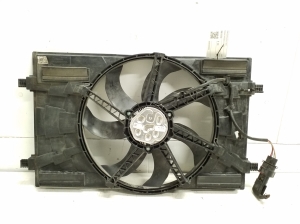 Volkswagen Golf VII (2012–2026) Dzesēšanas ventilators un tā daļas 5Q0121205S - 3