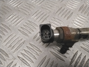  Fuel injector 