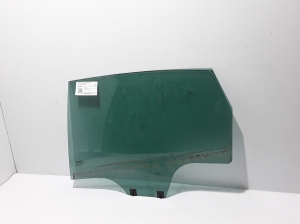 Aizmugurējo sānu durvju stikls - 823013258R