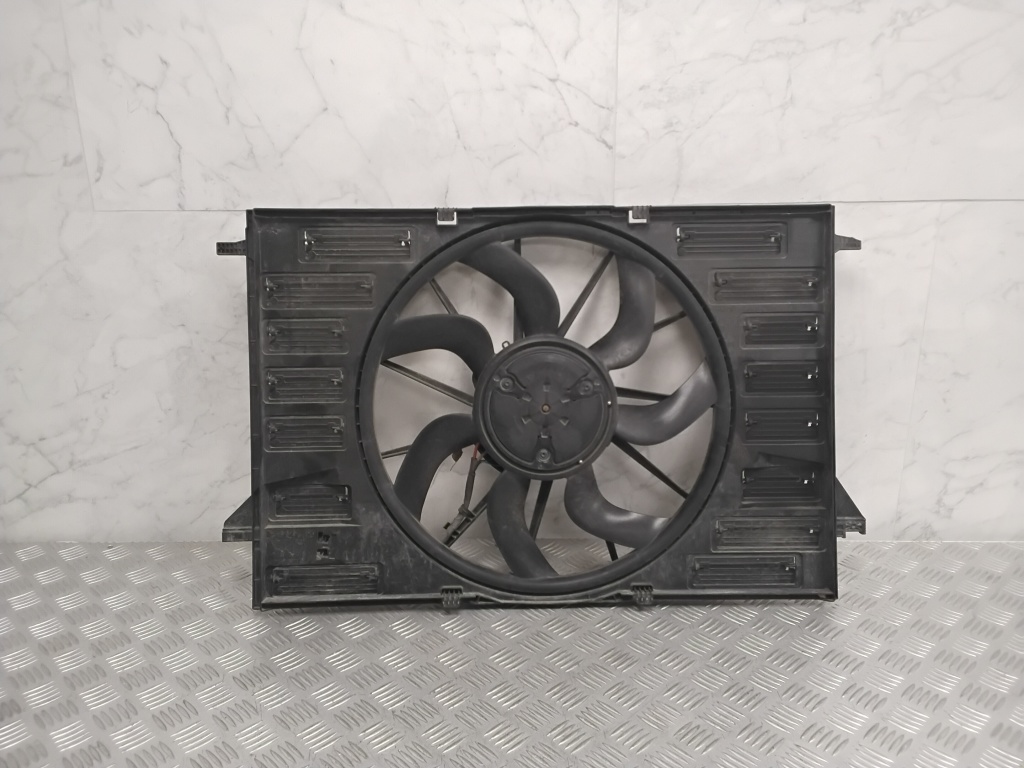 AUDI A4 B9/8W (2015-2024) Диффузор 8W0121003B 27259799