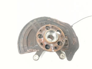 Mercedes Benz A-Class 176 (2012–2018) Front wheel hub A2463320501 - 4