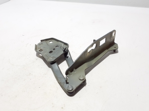  Engine cover hinge 